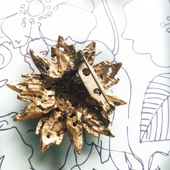 Green Vintage Starburst Brooch - Picture 4 of 5